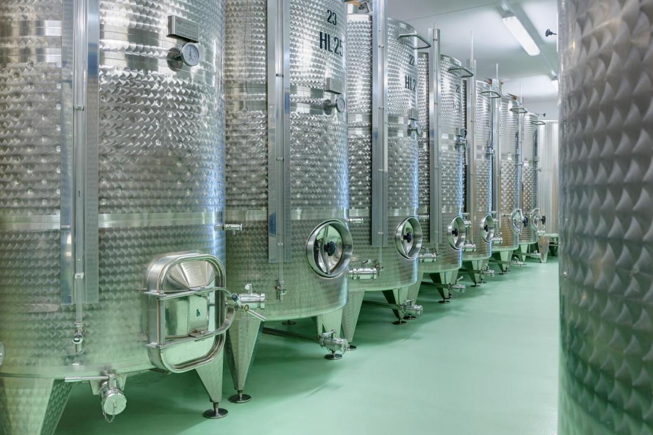 Strasserhof Tenuta-Weingut Vahrn Bagian luar foto