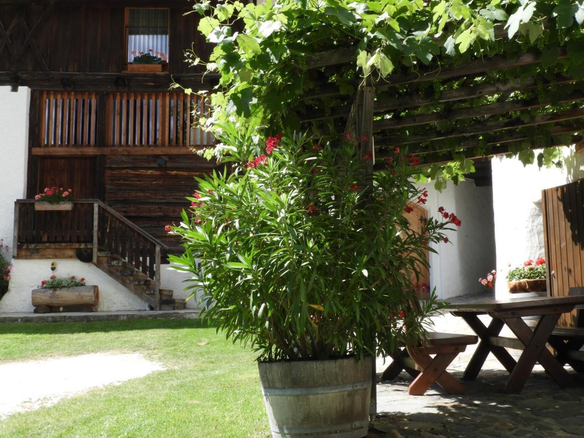 Strasserhof Tenuta-Weingut Vahrn Bagian luar foto